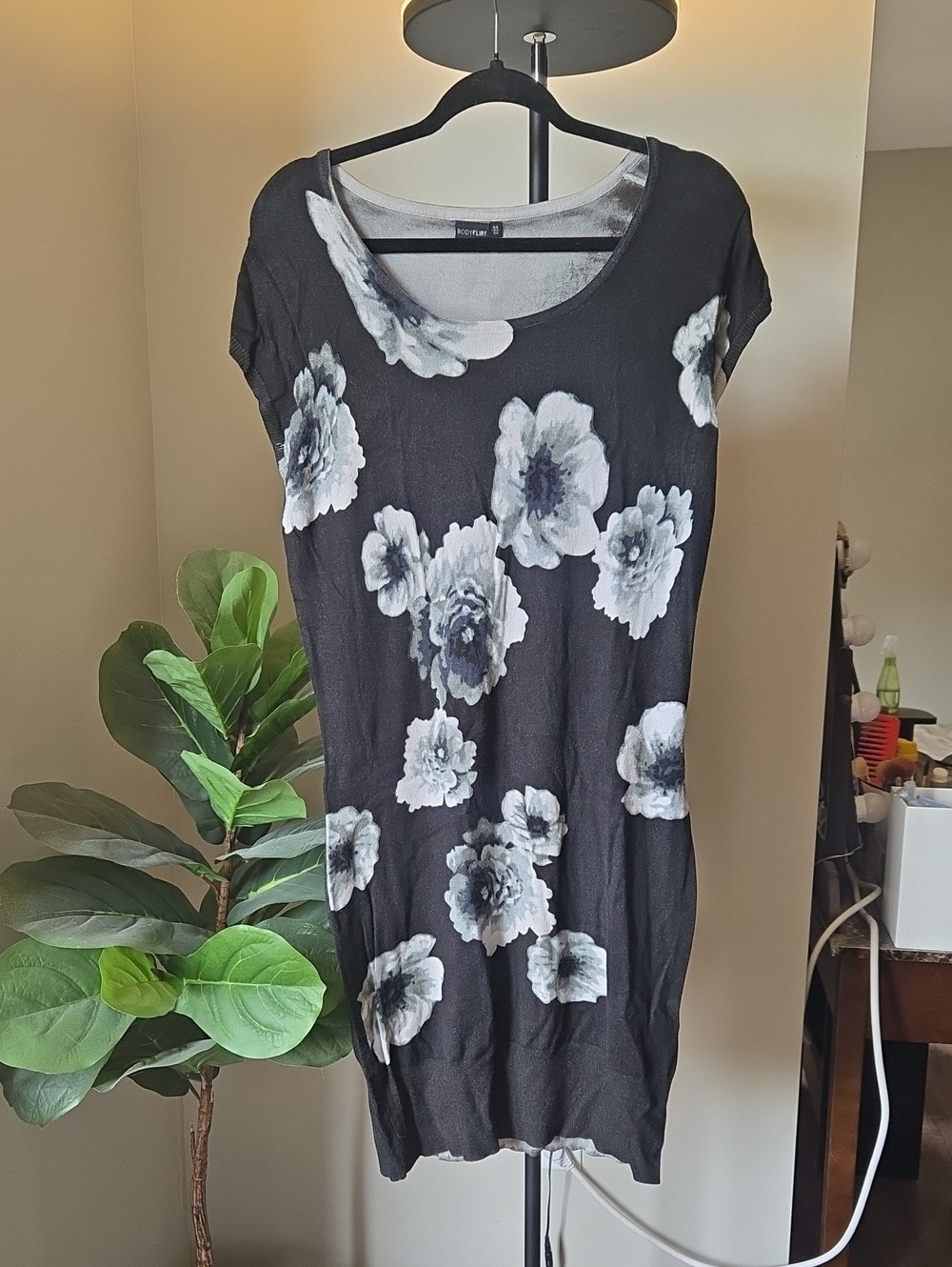 Black Floral Print Short Sleeve Women's Top